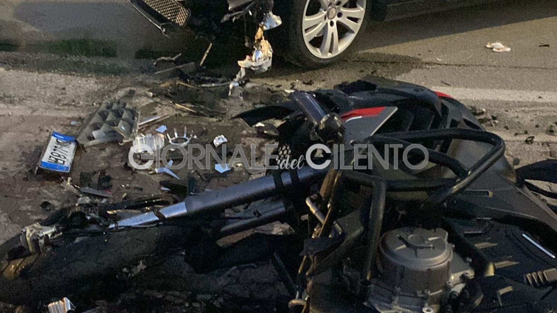 Motociclista ferito in un grave incidente al Bivio di Acquavella