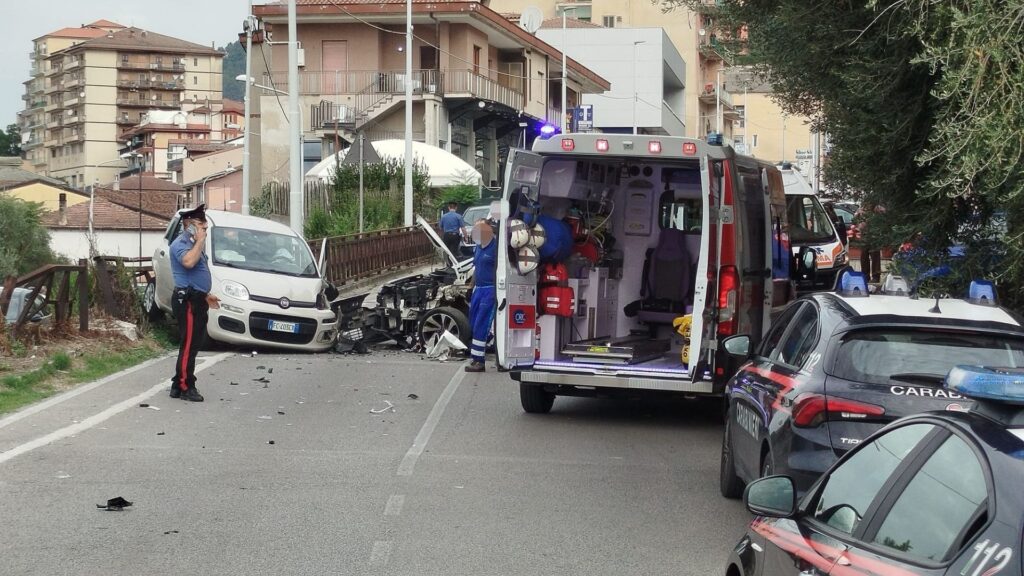 Scontro frontale a Sala Consilina: feriti i due conducenti