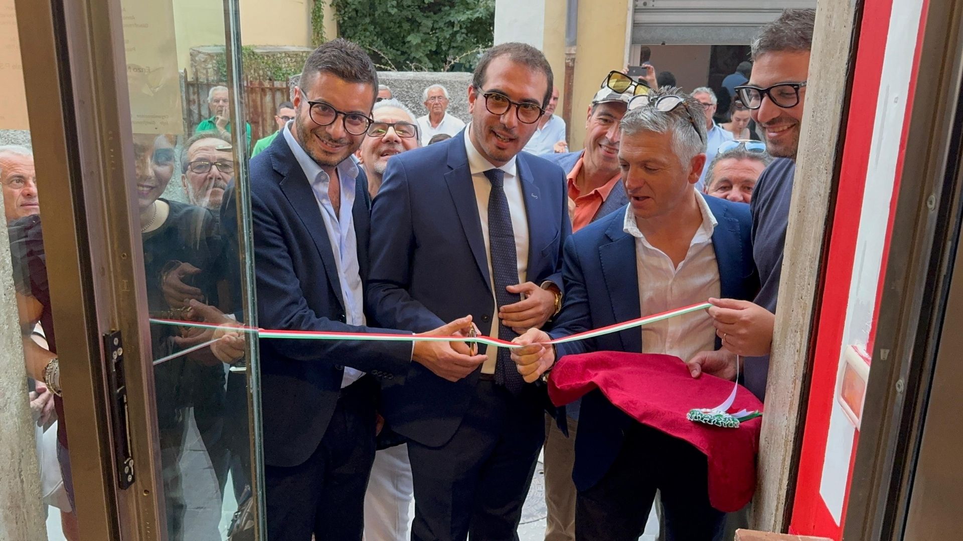 Sapri, i socialisti aprono “casa”: inaugurata la nuova sezione del PSI