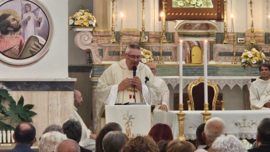 Monte San Giacomo, la comunità ha celebrato i 25 anni di sacerdozio di don Vincenzo Gallo