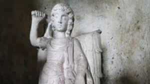 Alle grotte di Pertosa – Auletta la mostra “San Michele e il Vallo di Diano”