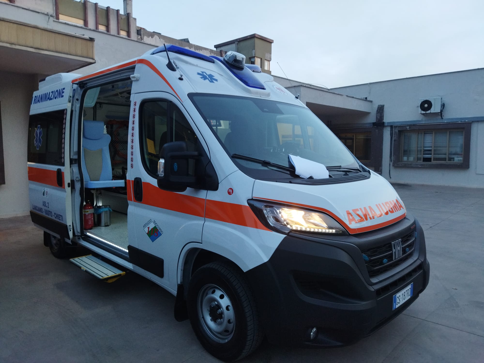 Incidente in fabbrica, resta grave il 37enne ferito: ha un polmone perforato