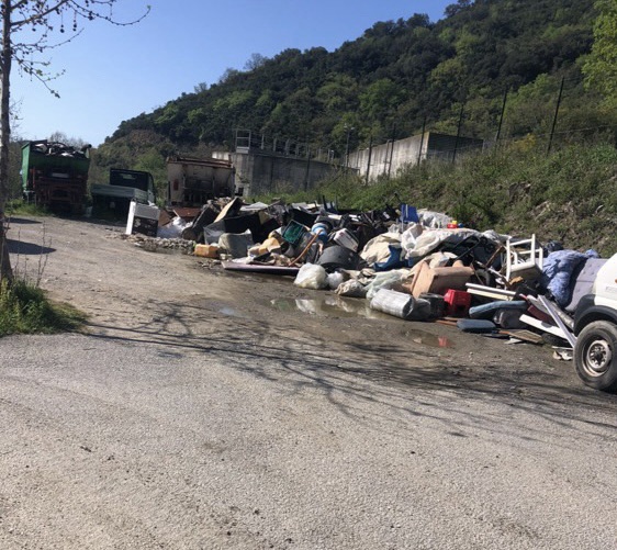 Centola, polemica su gestione rifiuti. Scarano: «Situazione fuori controllo»