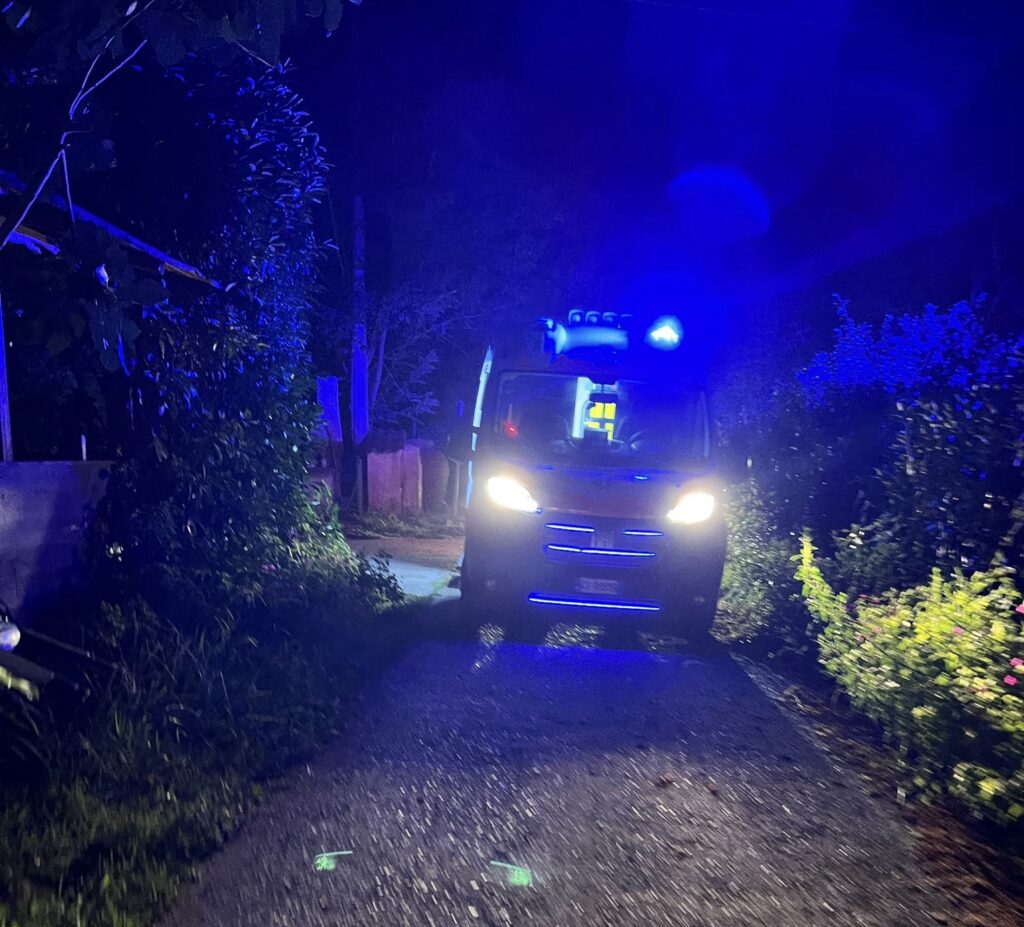 Paura a Velina, divampa incendio: un ferito e diversi evacuati