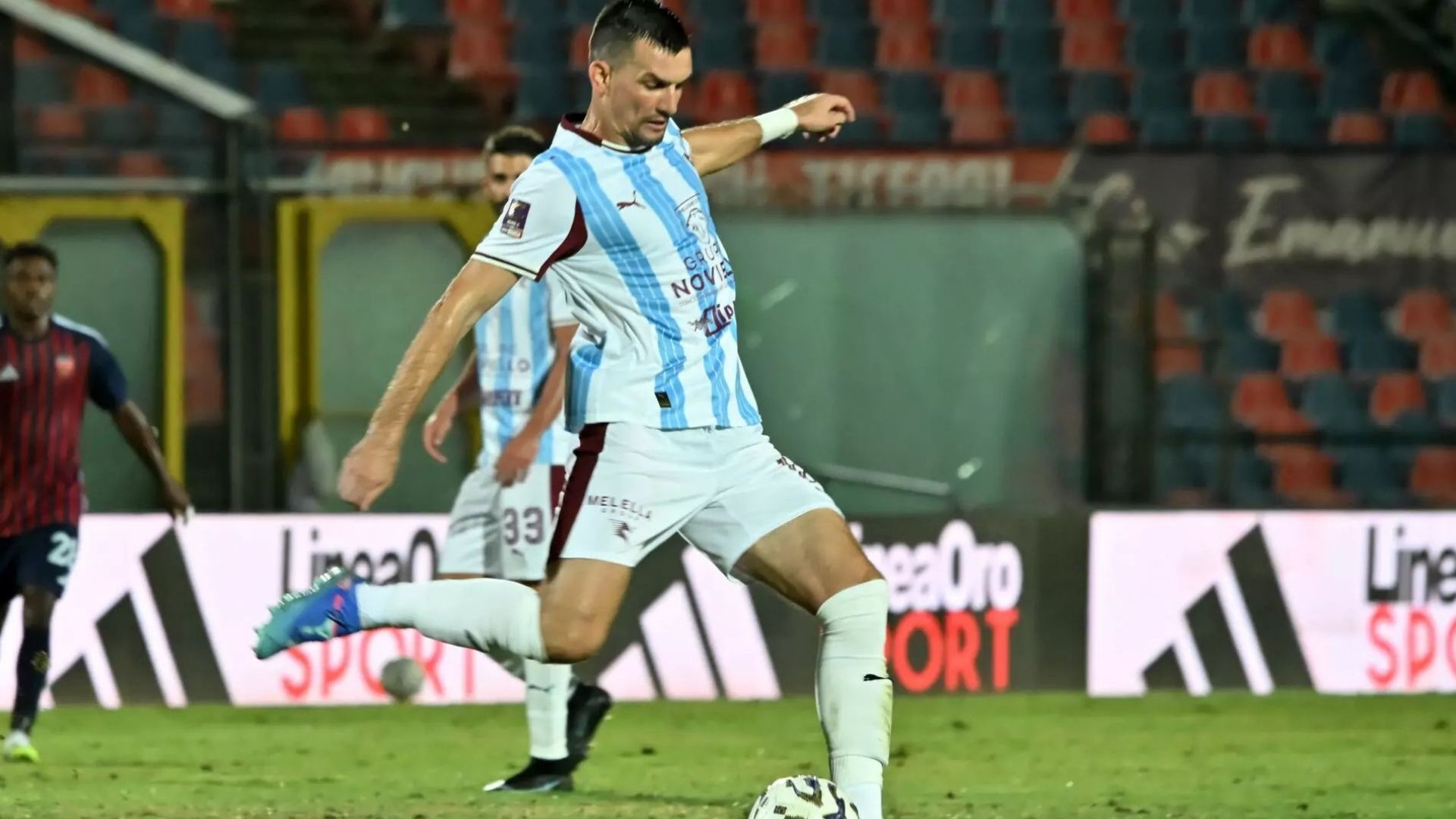 Casarano-Salernitana 2-2: cuore granata, Quirini salva la vetta nel finale