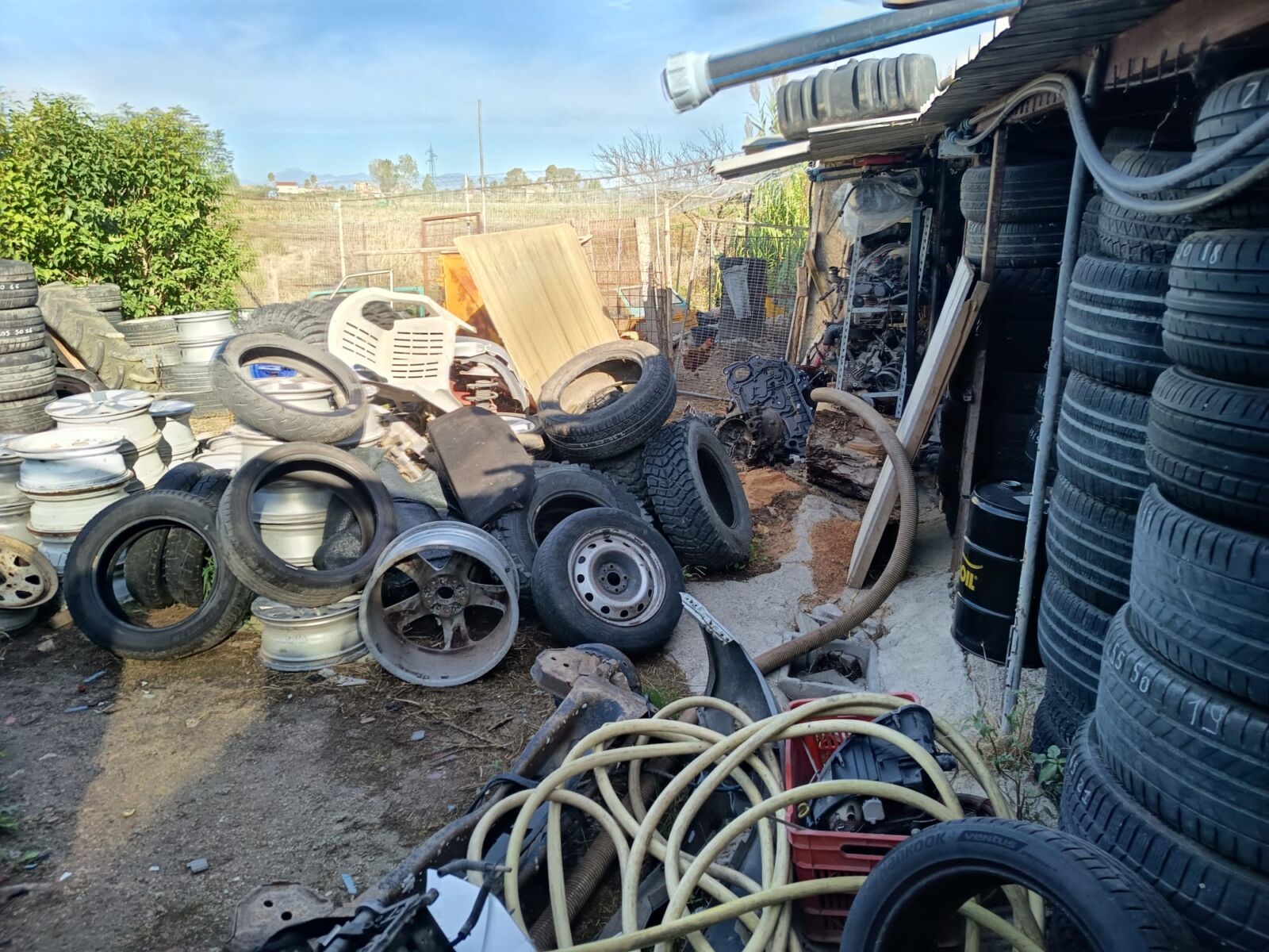 Officina sotto sequestro a Capaccio Paestum: scoperti rifiuti pericolosi e scarichi abusivi