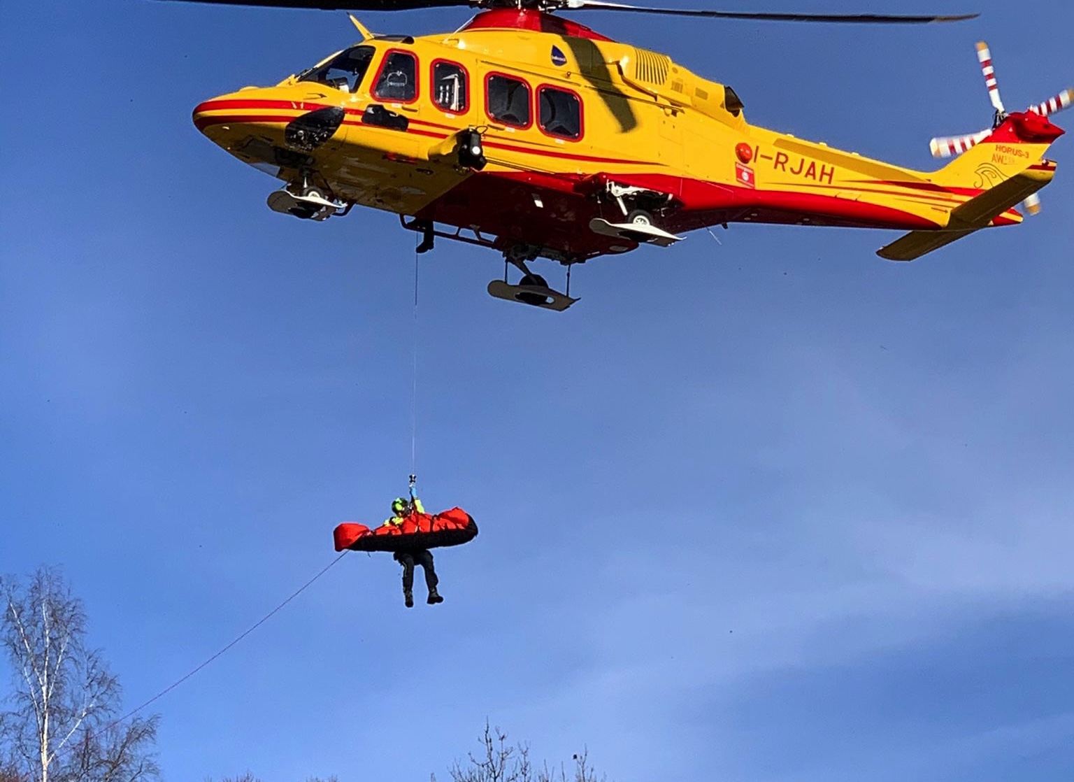Paura nei boschi del Cilento: malore per un 59enne, salvato dall’eliambulanza