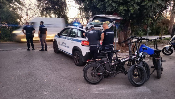 Capaccio Paestum, raffica di controlli: patenti ritirate e bici elettriche sequestrate