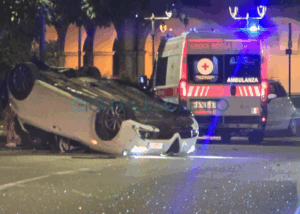 San Pietro al Tanagro, auto si ribalta nella notte: nessun ferito grave