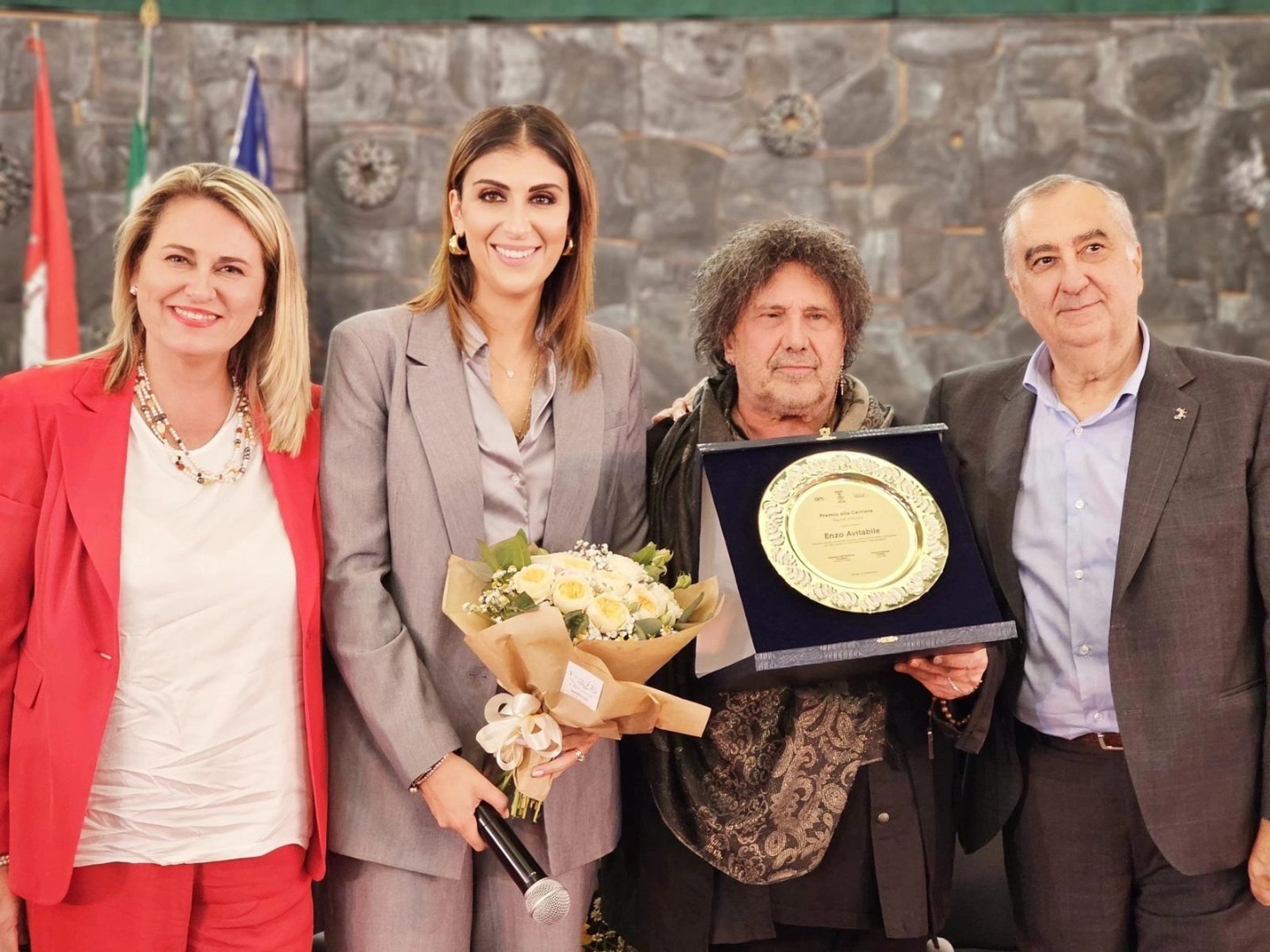 Baronissi, ad Enzo Avitabile il Premio “Pagine d’Autore” alla Carriera