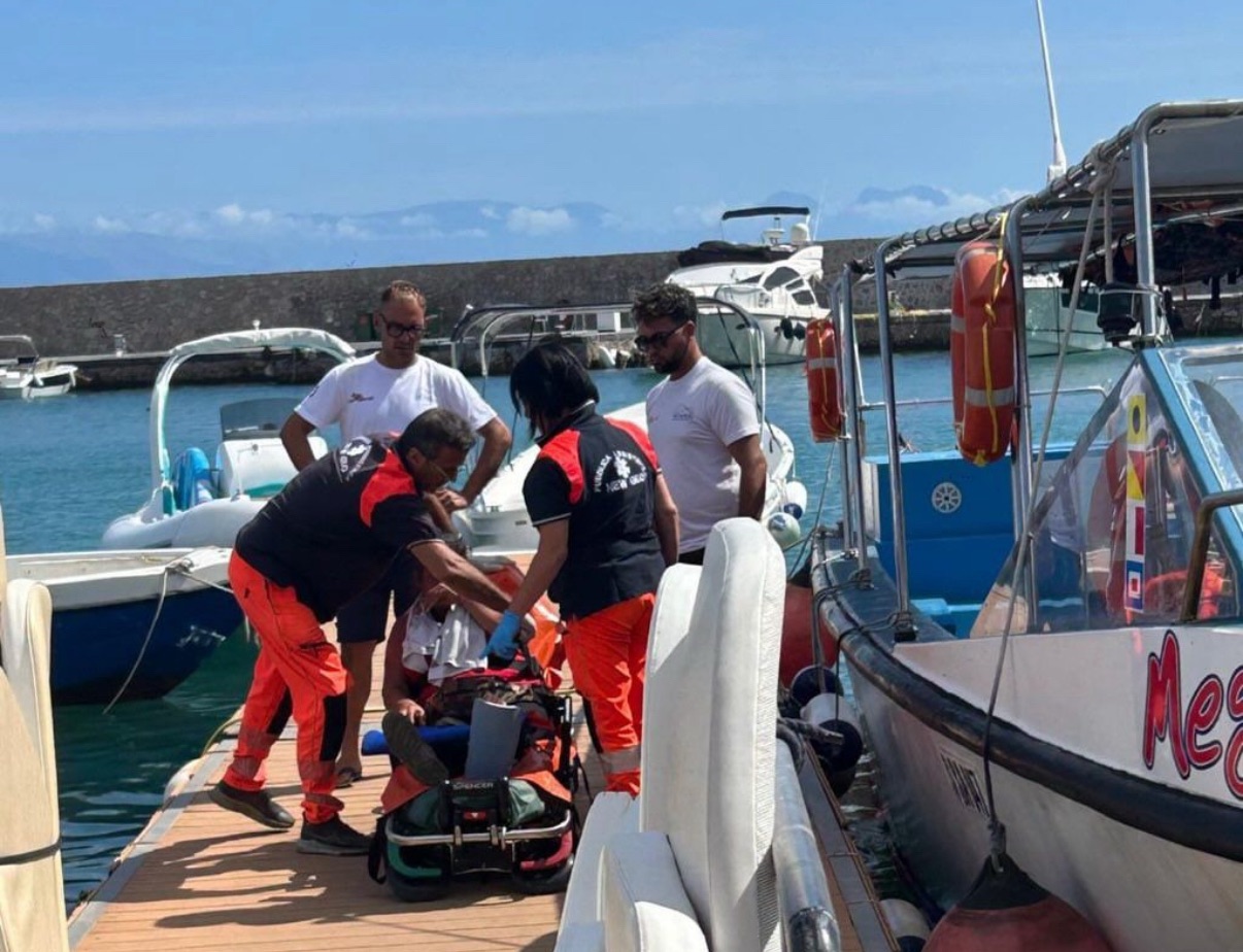Donna cade lungo un percorso a Marcellino: trasferita al pronto soccorso