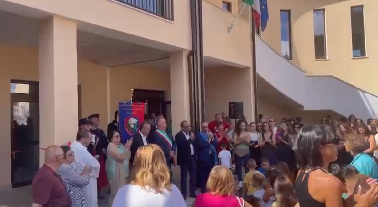 Centola, inaugurata la nuova scuola: ospiterà infanzia, primaria e secondaria di primo grado