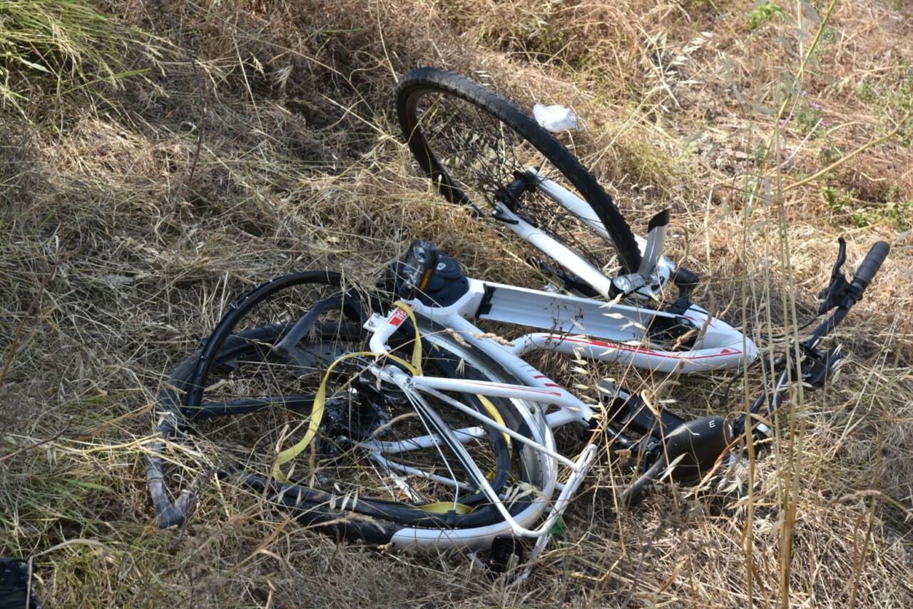 Ceraso, cade dalla e-bike e precipita nel fiume: trasportato in ospedale a Vallo della Lucania