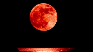 Come vedere lo spettacolo della luna rossa: naso in sù per l’eclissi totale