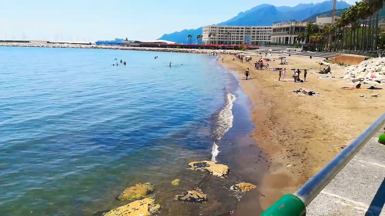 Atti osceni a Santa Teresa, interviene la polizia: uomo denunciato