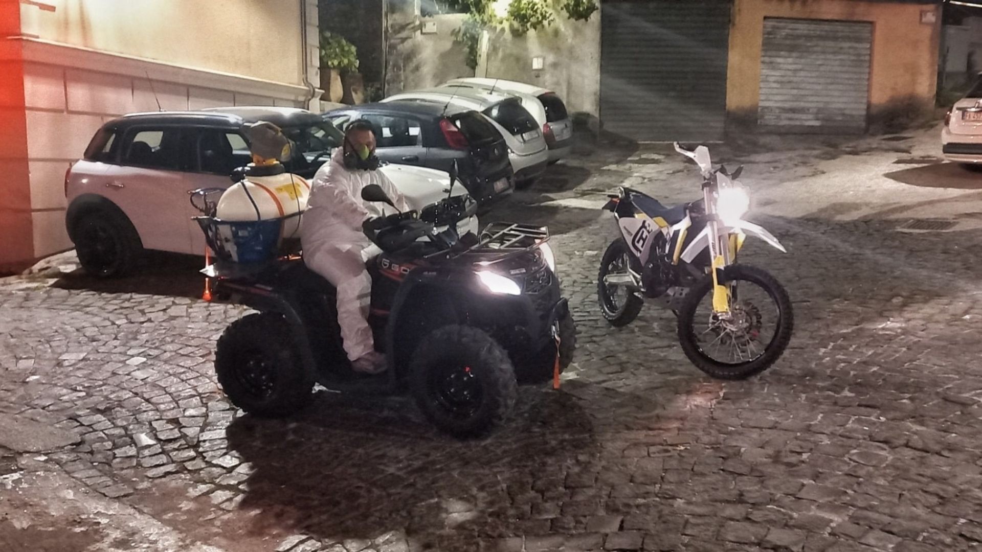 Disinfestazione straordinaria a Sala Consilina: un quad per le aree più difficili da raggiungere