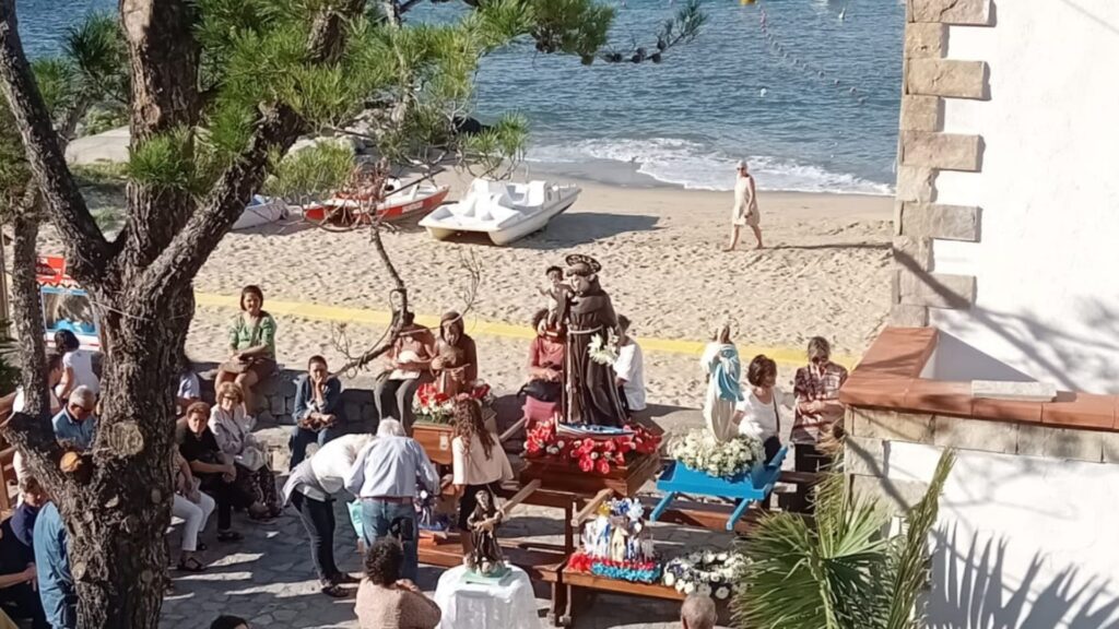 Sant’Antonio del Porto, il mare agitato non ferma la devozione: folla in festa a Palinuro