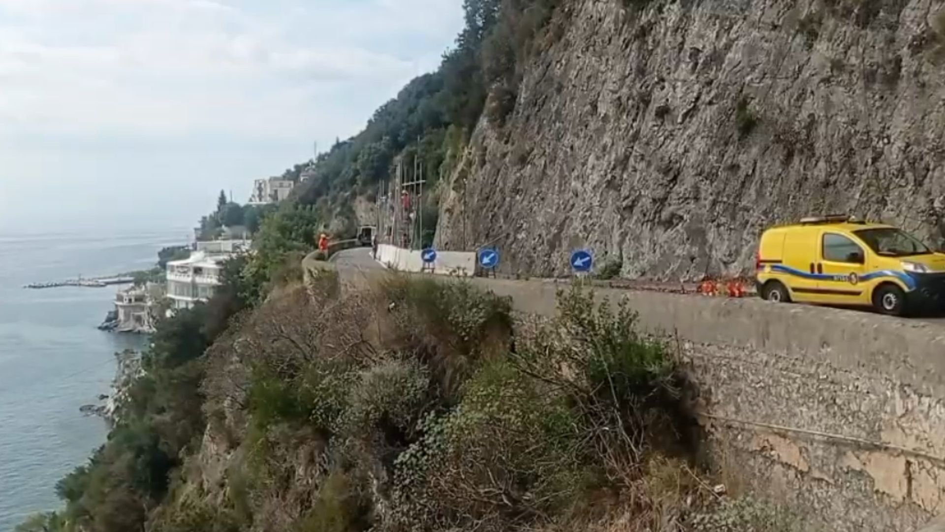 Costiera Amalfitana, smottamenti nella notte a Cetara e Maiori