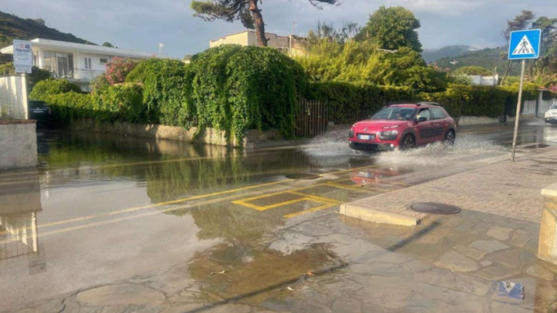TAR annulla uso pubblico, strade nel degrado ad Ogliastro Marina: la protesta dei residenti