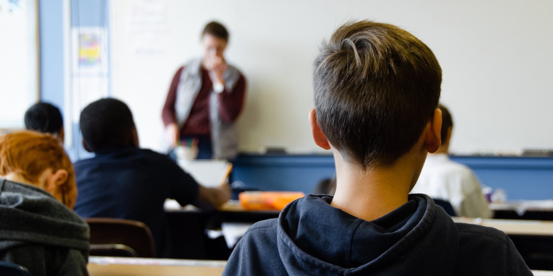 Scuola, al via il nuovo anno: stop agli smartphone e voto in condotta decisivo