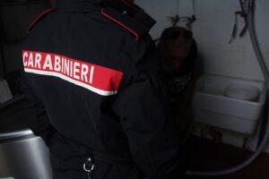 Ragazza di 26 anni denuncia: «Mi sono svegliata nuda e confusa. Sono stata violentata»