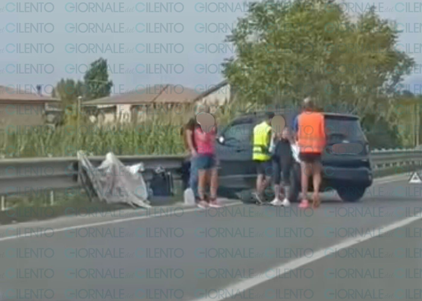 Incidente sulla Statale 18 a Capaccio Paestum: jeep contro il guardrail, un ferito