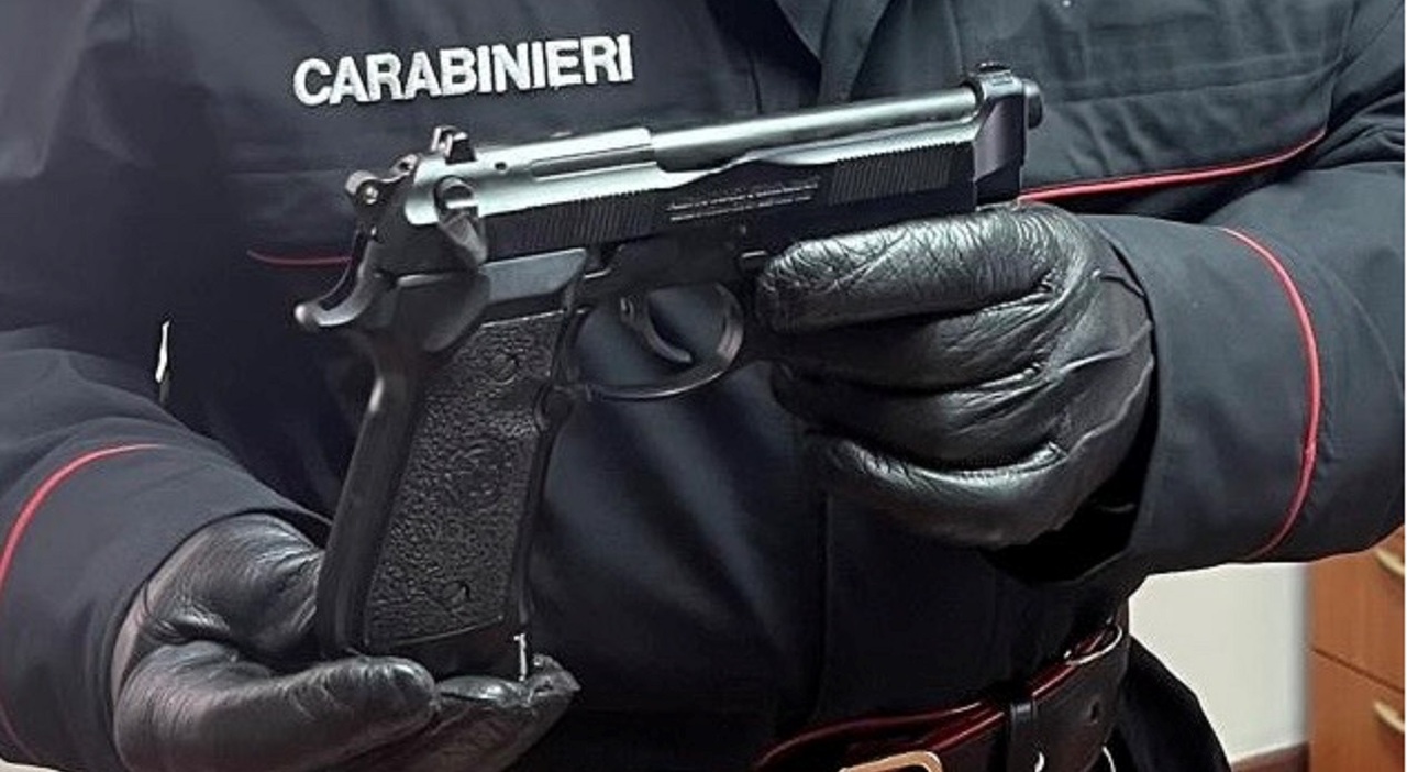 Salerno, fermato con una pistola: «La porto per difendere la mia famiglia»