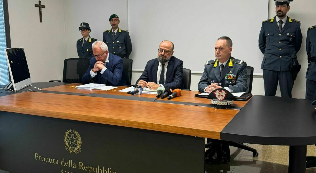 Inchiesta “Shirt”: spunta il nome di un politico tra gli assuntori del gruppo Ruggiero