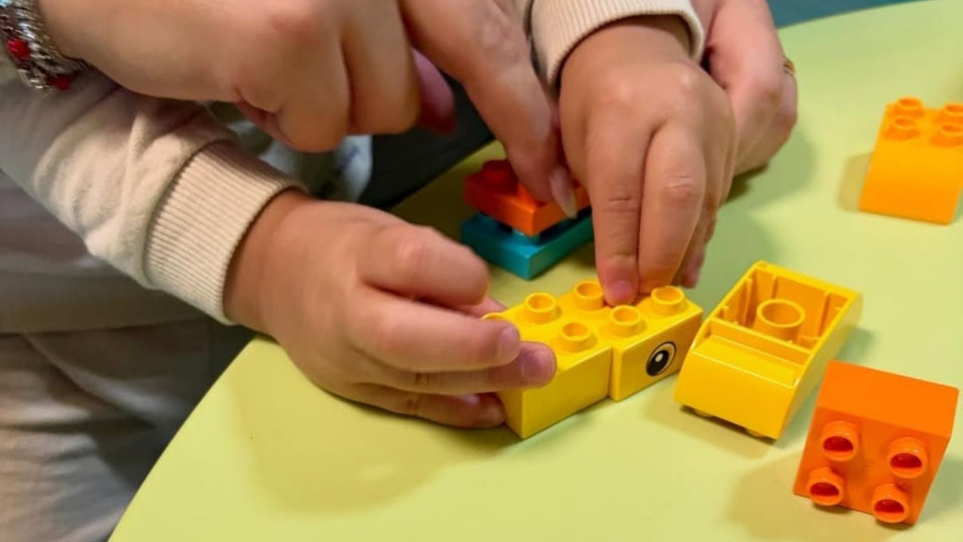 “Costruiamo sorrisi: un mattoncino alla volta”: la CRI porta i Lego nella pediatria di Polla