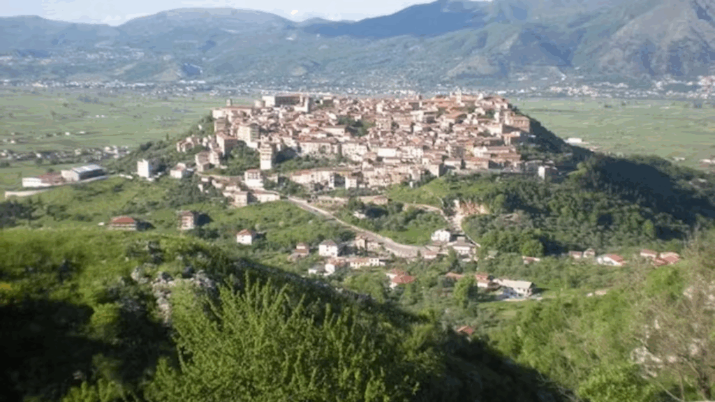 Teggiano approva progetto da 1.8 milioni per valorizzare i sentieri del centro storico e rilanciare il turismo