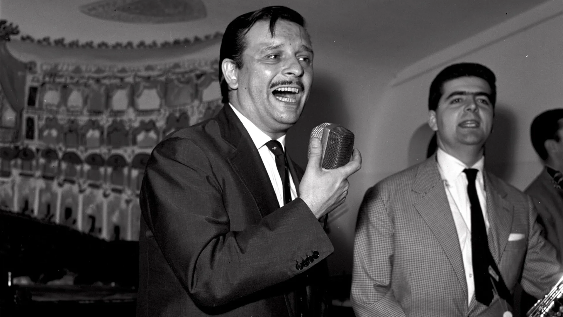 Massimo De Matteo fa rivivere il mito di Fred Buscaglione al Teatro Pasolini di Salerno