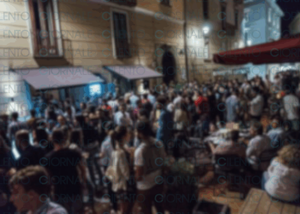 Vallo della Lucania, musica alta e tensioni in piazza: si cerca un compromesso