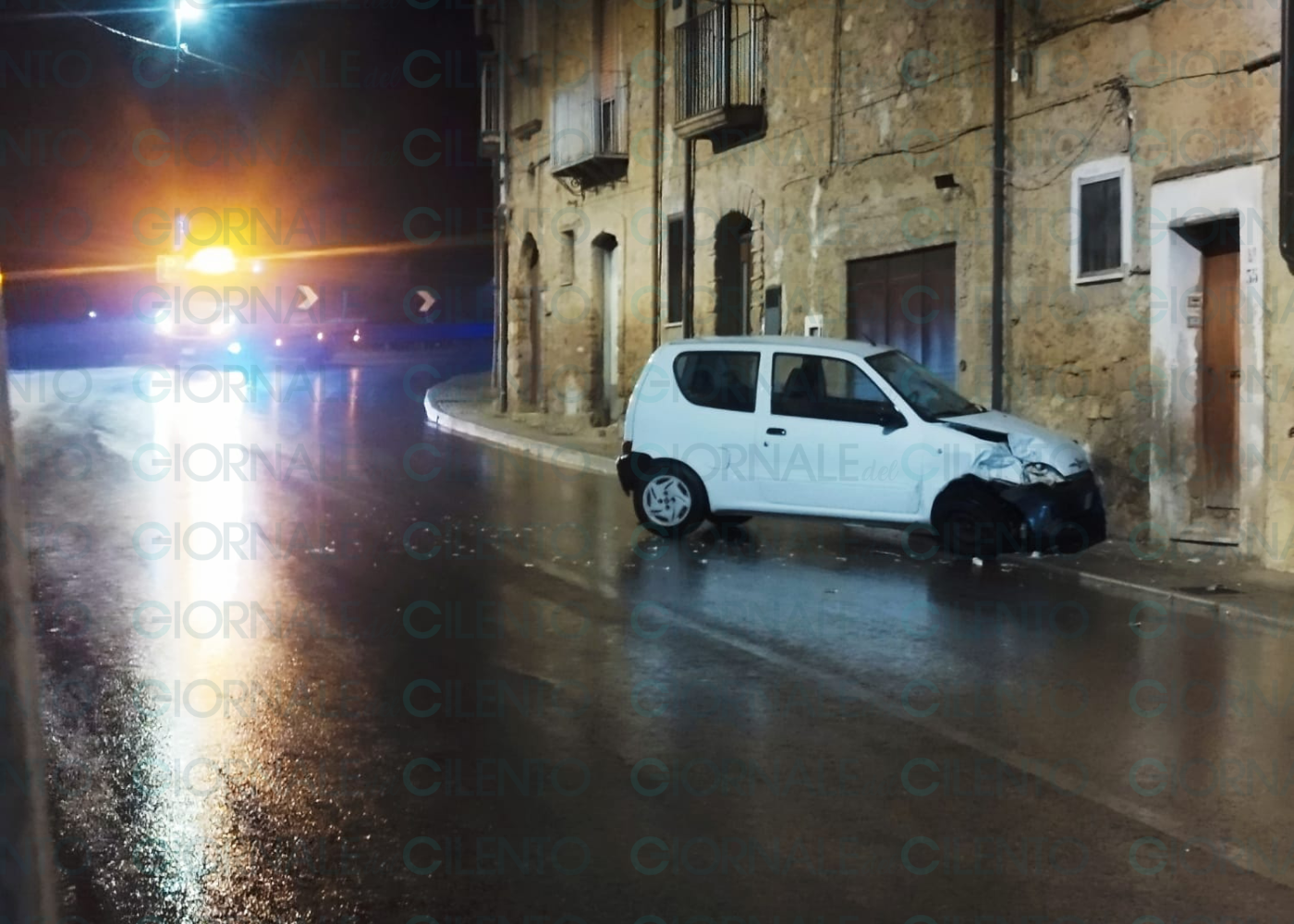 Gasolio sulla statale 18, tre auto coinvolte nell’incidente a Vallo della Lucania