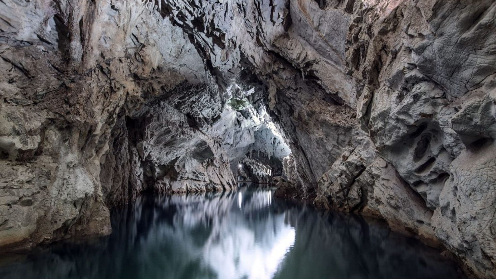 Turismo, crescono le presenze alle grotte di Pertosa Auletta e ai musei Mida: +18%