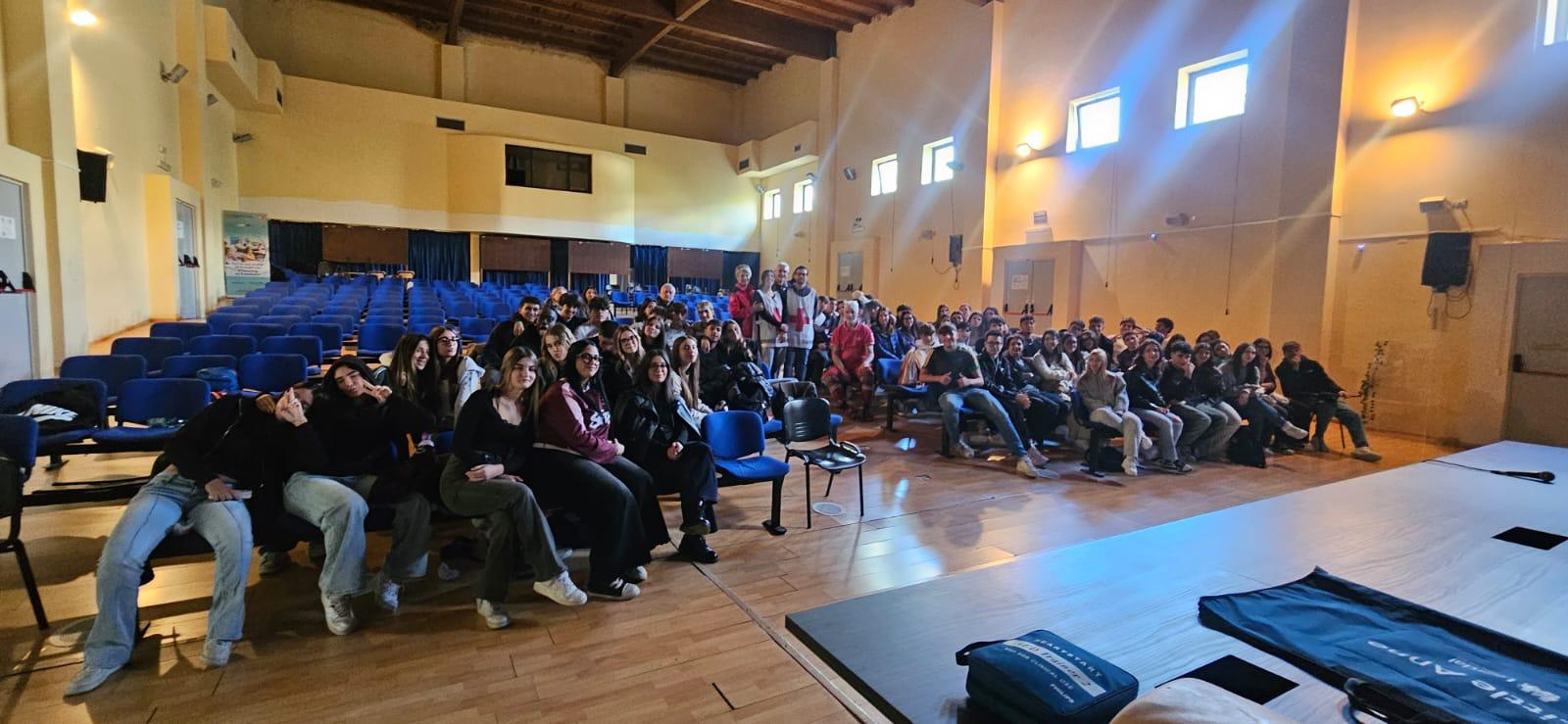 “Non fare lo sbronzo”: la terza settimana tra cultura, istituzioni e formazione sul campo