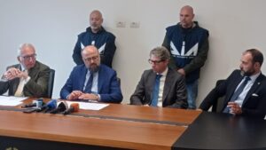 «Pagate o vi facciamo sparire»: blitz dell’Antimafia. Scattano gli arresti