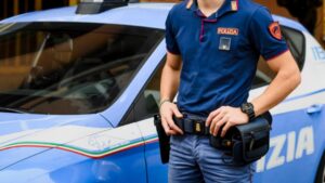 Pontecagnano, perseguita l’ex compagna e sfonda la vetrina del padre: 45enne arrestato