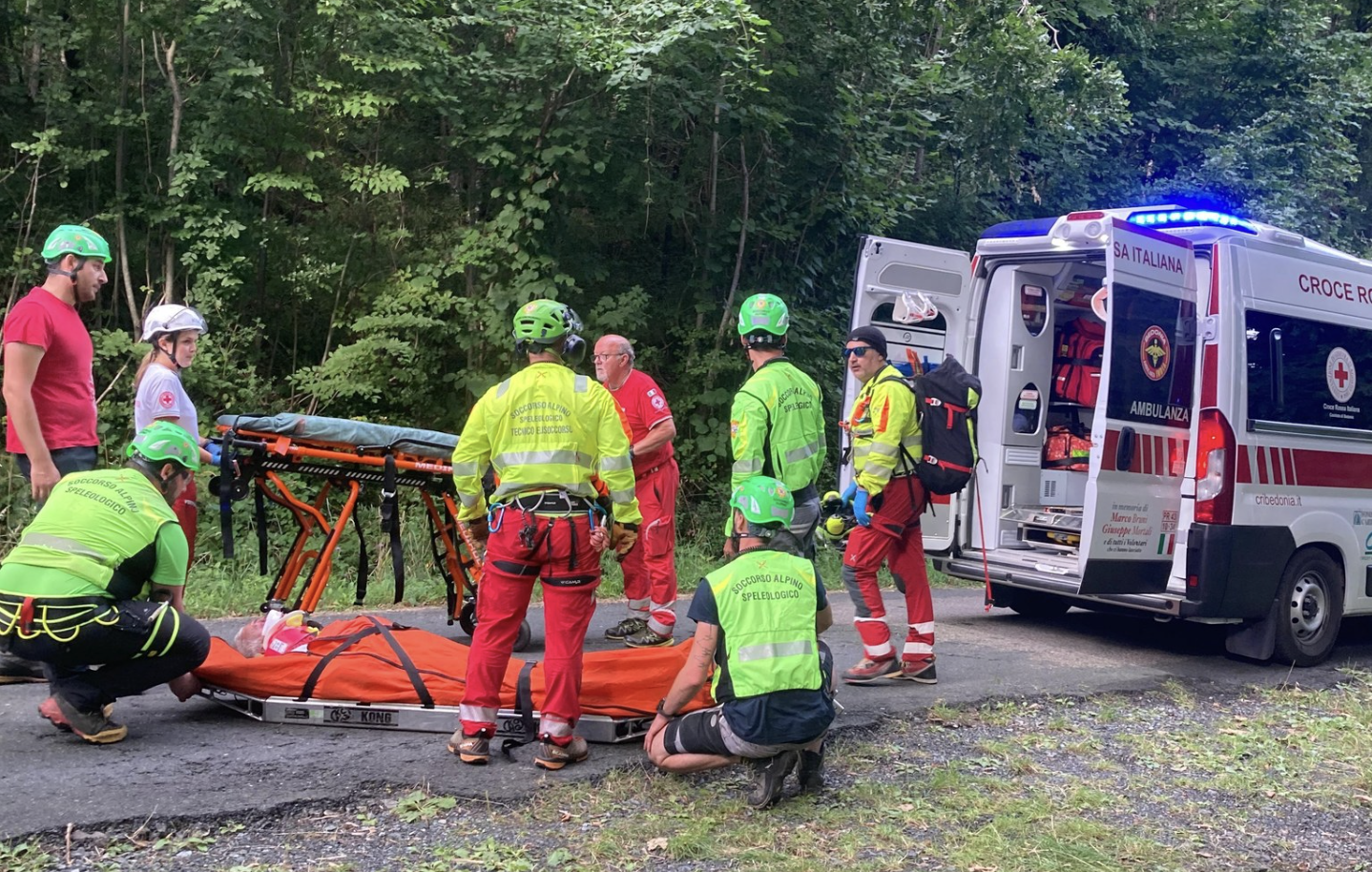 Cilento, due incidenti nei boschi: turista precipita in un burrone, ferito anche un cercatore di funghi