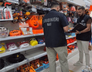 Halloween, maxi sequestro del Nas: oltre mille articoli irregolari tra Salerno e la Valle dell’Irno