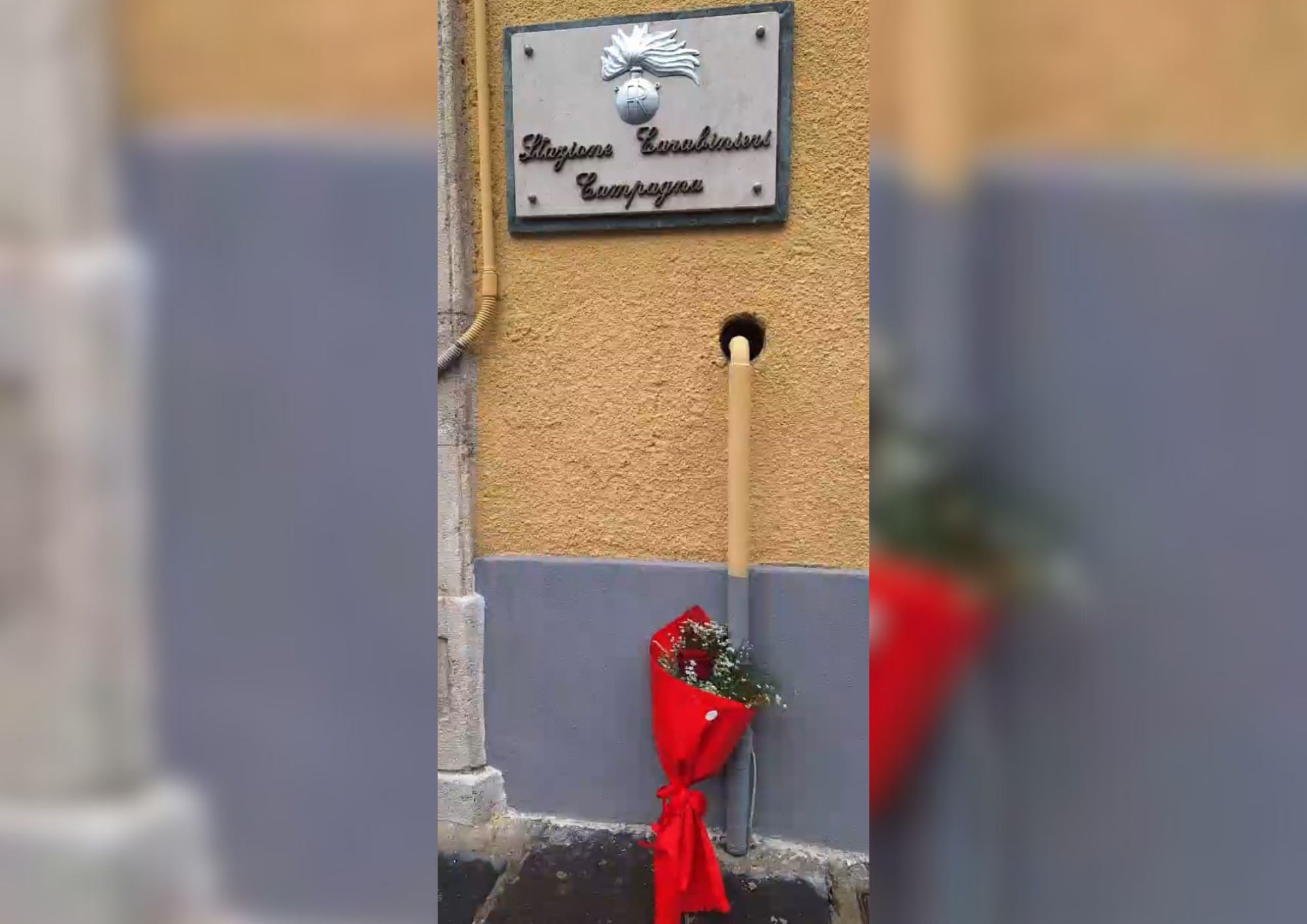 Omaggio ai tre carabinieri morti nella tragedia di Verona: a Campagna fiori davanti la caserma