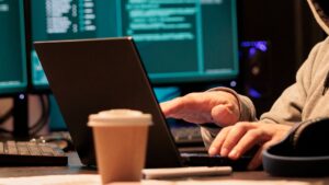 Truffa online ai danni di un 61enne cilentano: rinviato a giudizio un 49enne sardo