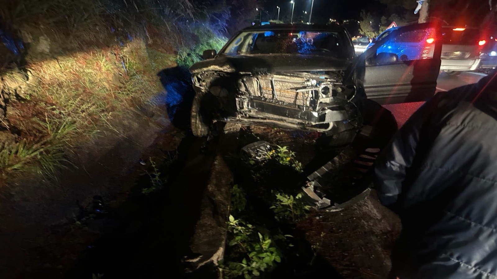 Paura a Santa Maria di Castellabate, perde controllo dell’auto: feriti marito e moglie