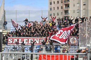 Salernitana, il Viminale revoca il divieto: i tifosi tornano in trasferta