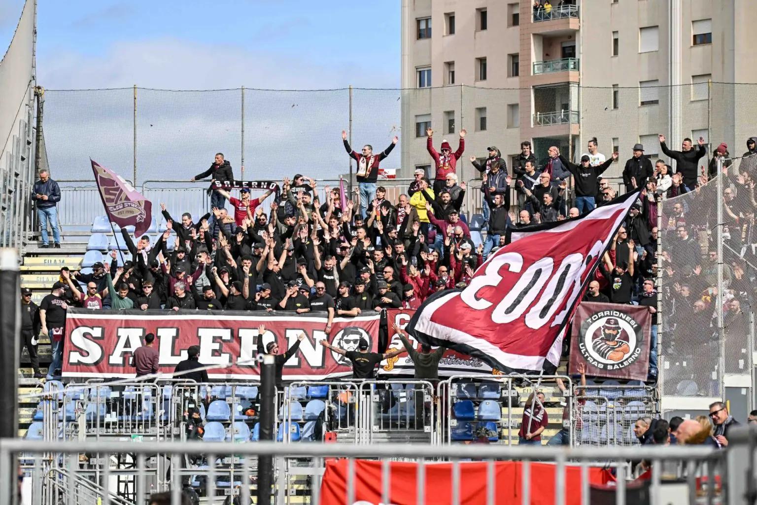 Salernitana, il Viminale revoca il divieto: i tifosi tornano in trasferta