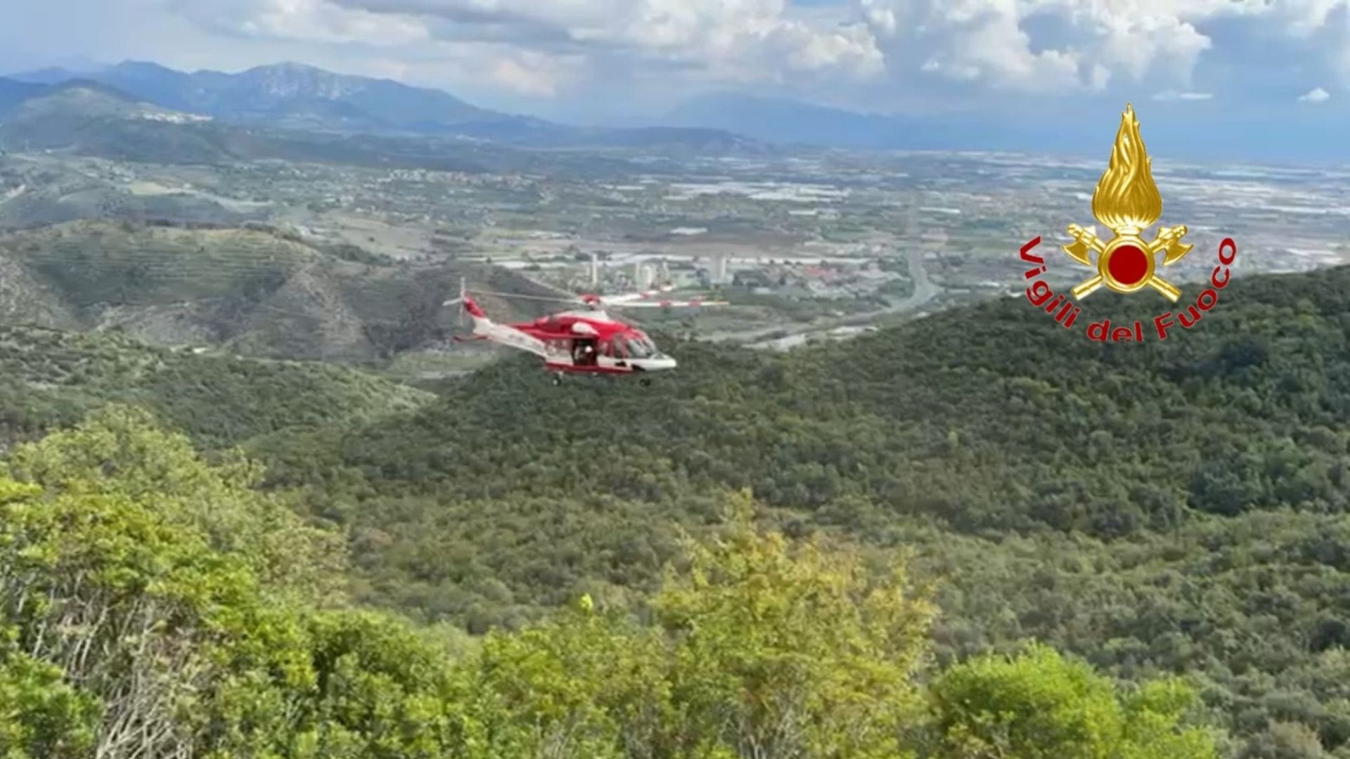 Salerno, auto precipita in un burrone: 51enne in codice rosso