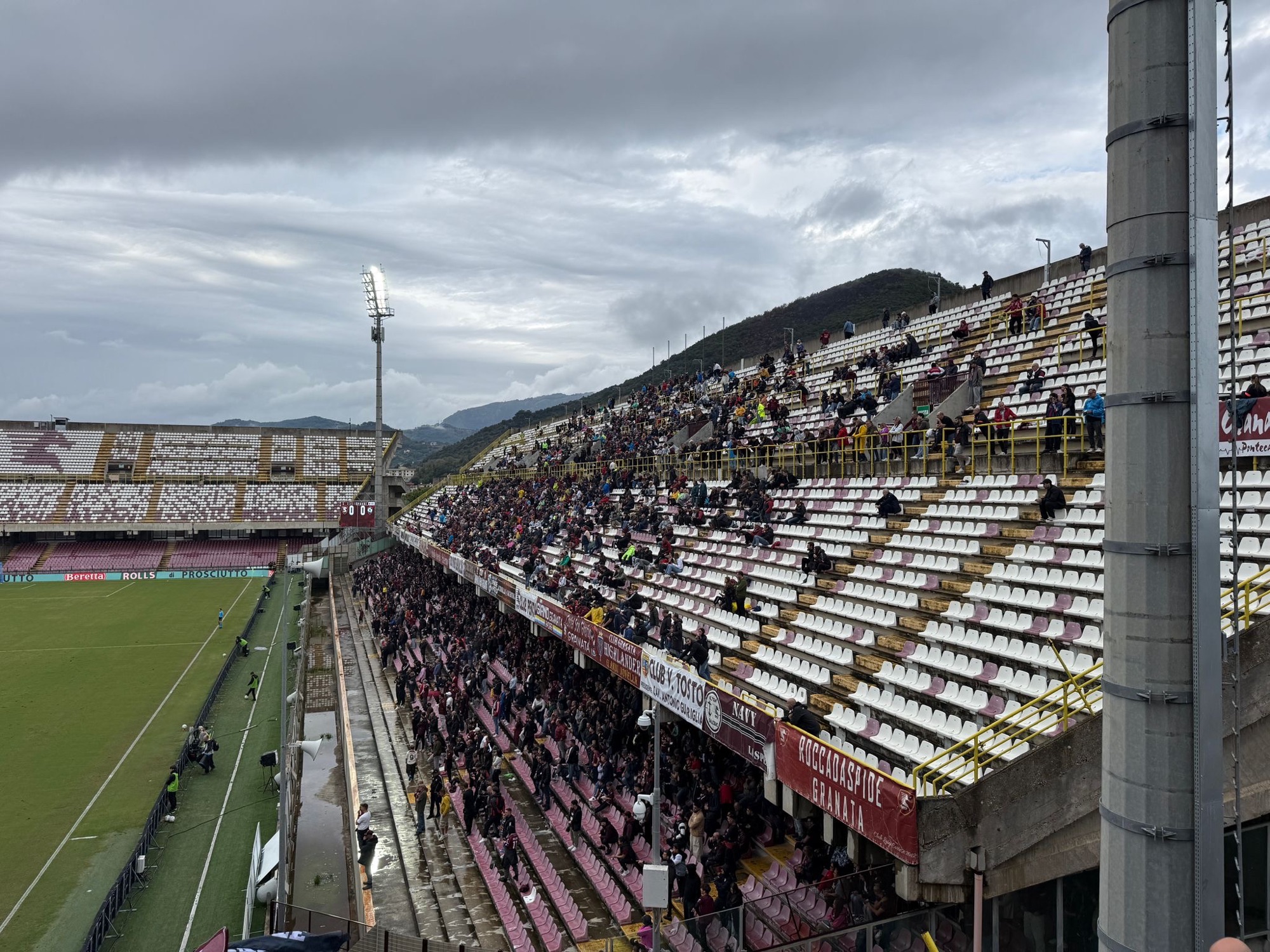 Salernitana-Cavese 3-2, spettacolo e sorpasso: i granata restano in vetta