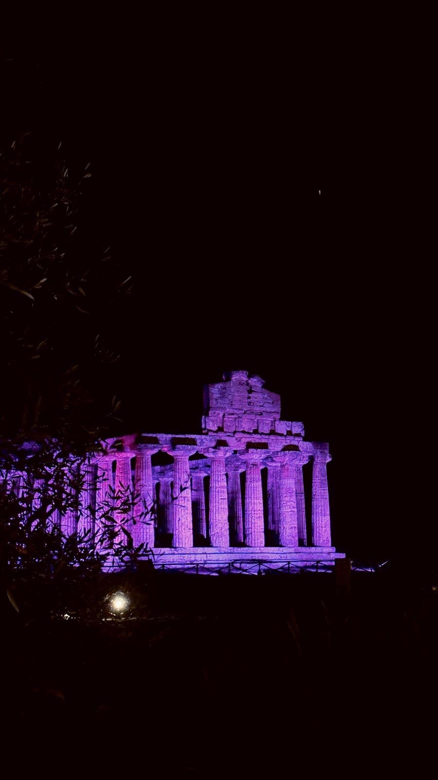 Paestum, il Tempio di Athena si illumina di rosa per la prevenzione del tumore al seno