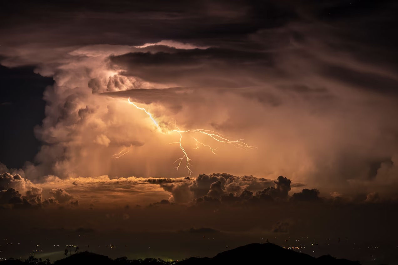 Allerta meteo gialla in Campania: piogge e temporali dalle 20 di sabato su tutta la regione