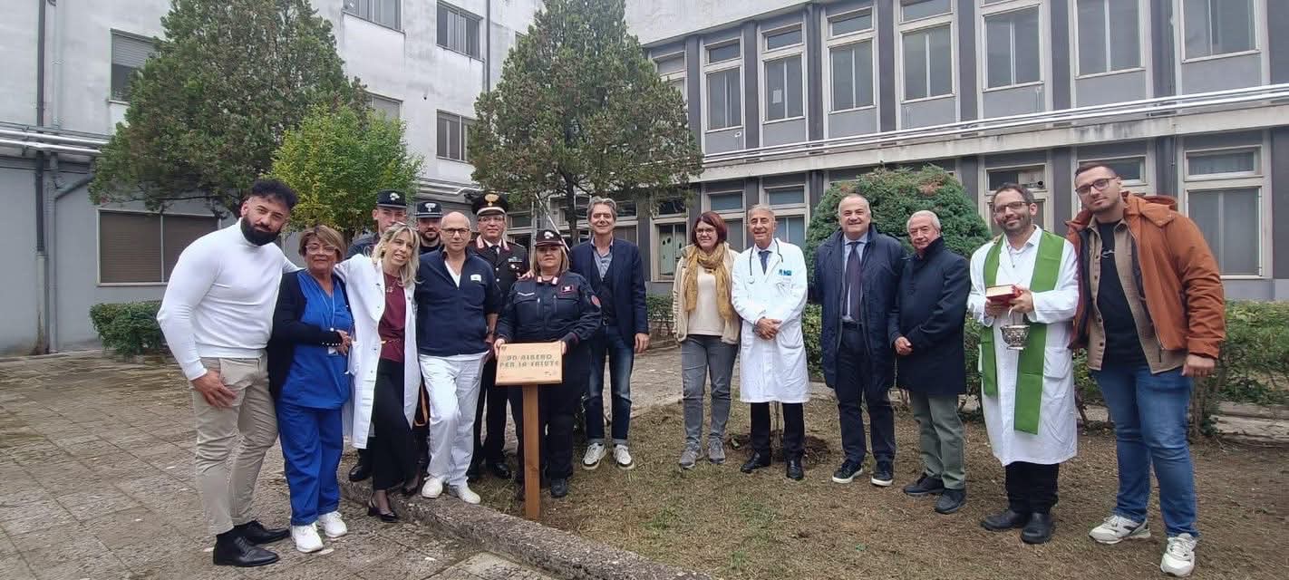 “One Health”: messe a dimora cinque piante nei giardini dell’Ospedale di Polla