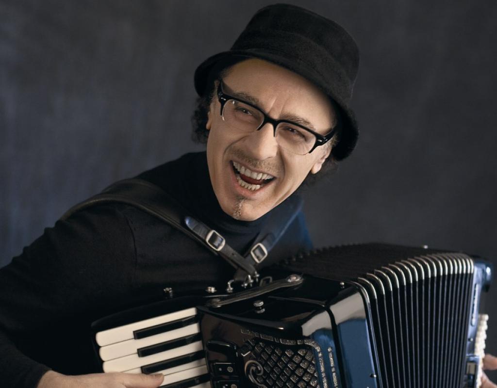 Attesa per Eduardo De Crescenzo al Premio Charlot: al Teatro Verdi va in scena ‘Essenze Jazz’